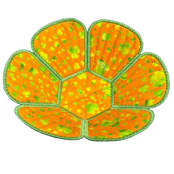 Hand Crafted Basket Center Piece Bowl Quilted 8 round x 3 in tall Shamrock - Picture 1 of 15